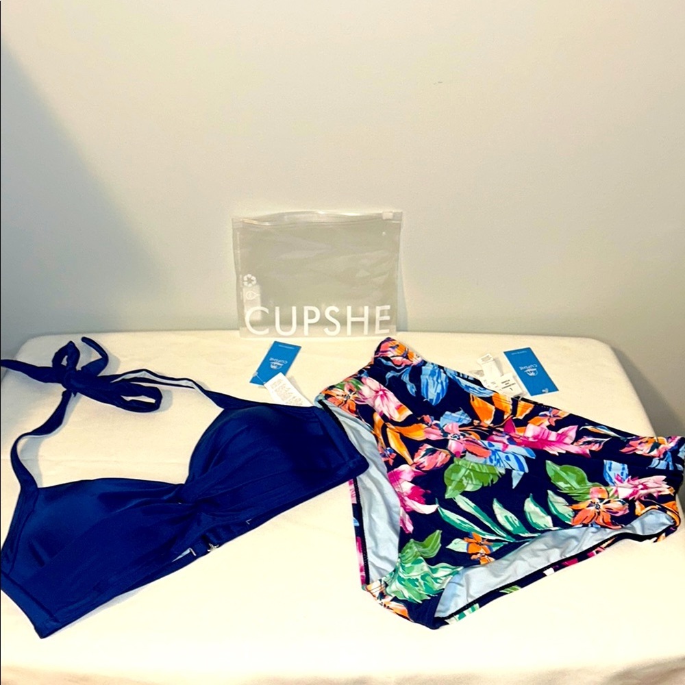 Cupshe Navy Twisted Halterneck Bikini Top & Tropical Bottoms Set Size Large New - Picture 3 of 9